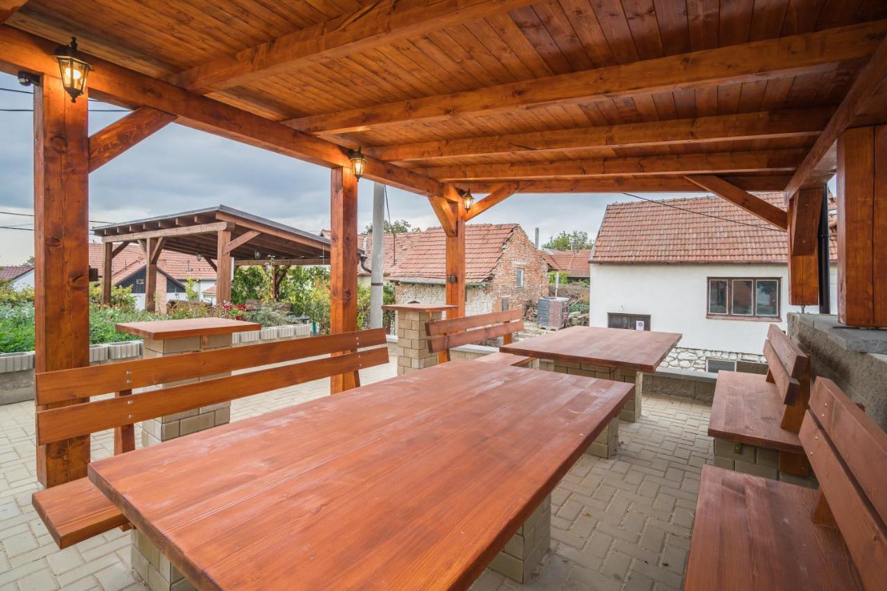 Vinoza - Ubytovani A Vinny Sklep Velke Bilovice Rulandova Dış mekan fotoğraf